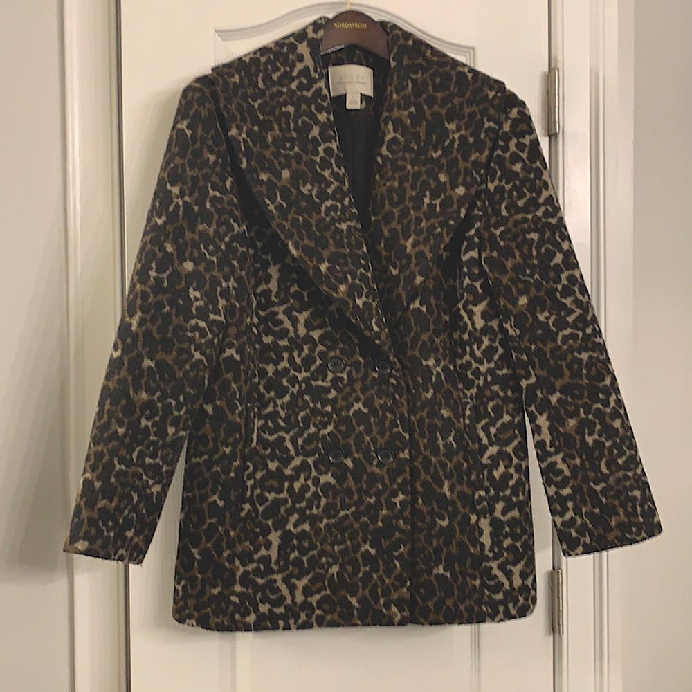 Hinge coat size Small